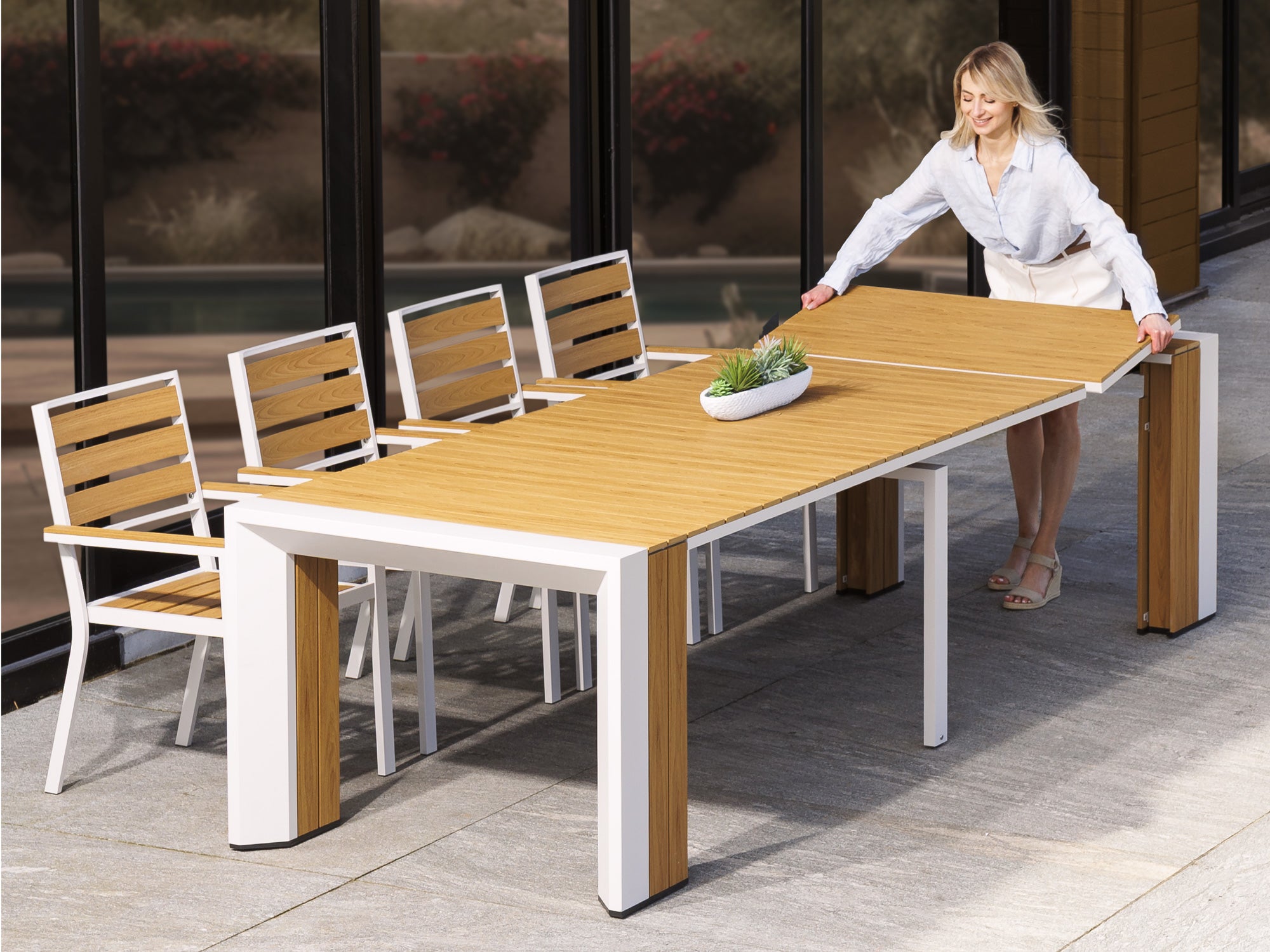 Transformer-outdoor-table-light-oak-the-family-bundle-functionality-4x3-1 Outdoor Dining Set - The Family - Image 1